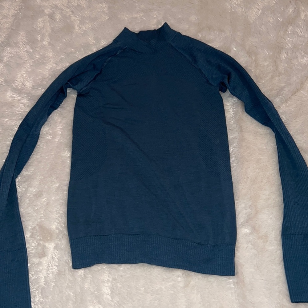 Lululemon, long sleeve, Tight shorts, Cross Neck, Size 2, Dark blue